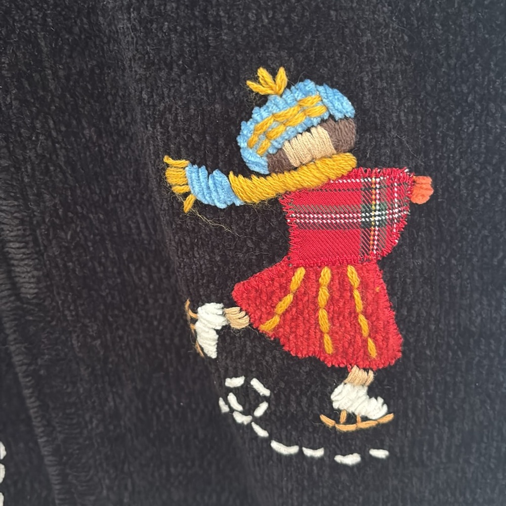 Alfred Dunner Black and White  Christmas /Winter Sweater with Skating Motif 3X - Picture 4 of 10